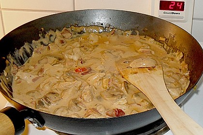 Penne mit Hähnchen und Champignons 21