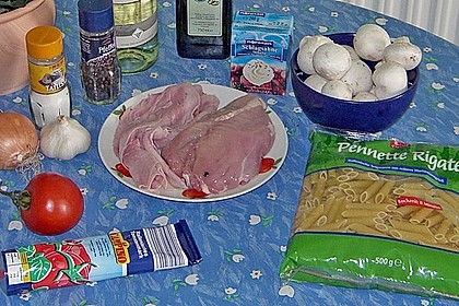 Penne mit Hähnchen und Champignons 23