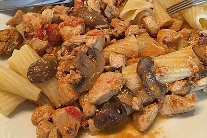 Penne mit Hähnchen und Champignons 20