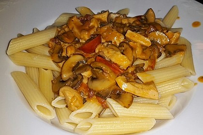 Penne mit Hähnchen und Champignons 12
