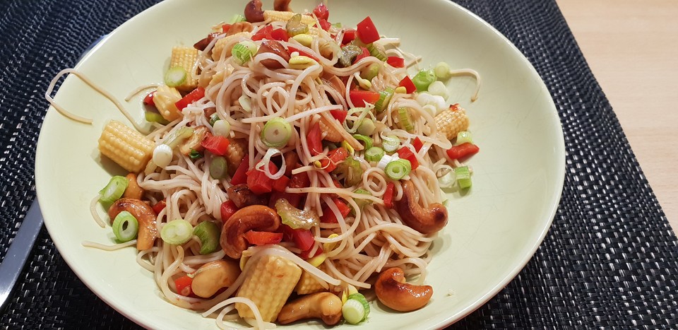 Chilinudeln mit Cashewnüssen von fischerlooft | Chefkoch.de