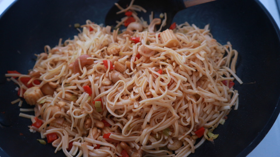 Chilinudeln mit Cashewnüssen von fischerlooft | Chefkoch.de