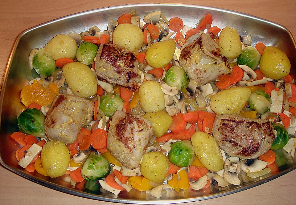 Schweinefilet auf Gemüse und Kartoffeln von sugarsweety | Chefkoch.de