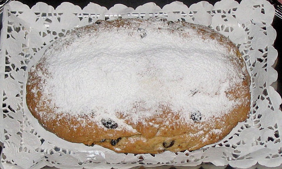 Weihnachtsstollen, süßes Prachtstück mit Tradition von lone_bohne ...