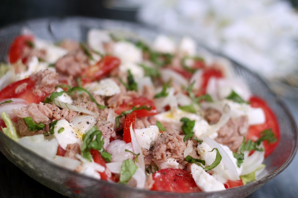 Tomaten - Thunfisch - Mozzarella - Salat von sandra84 | Chefkoch.de