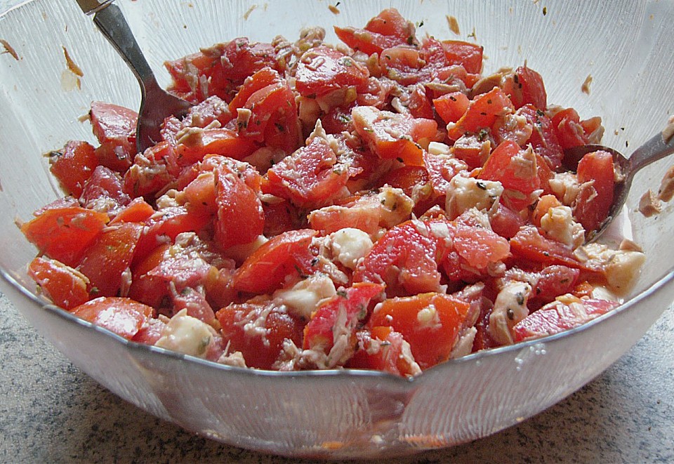 Tomaten - Thunfisch - Mozzarella - Salat von sandra84 | Chefkoch.de