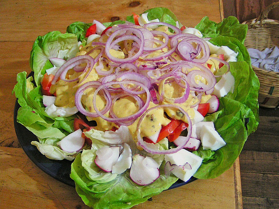 Salatplatte mit Kräutersoße von Yvi65 | Chefkoch.de