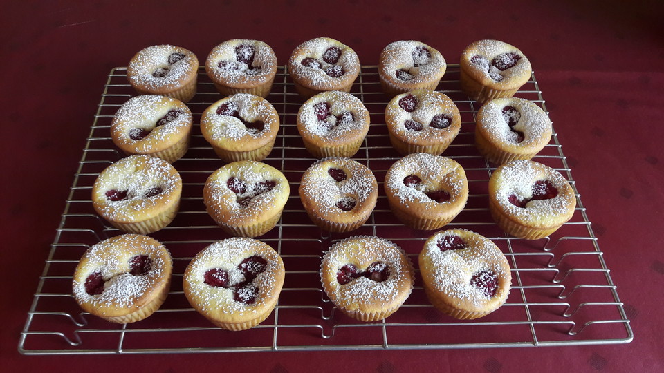 Himbeermuffins mit saurer Sahne | Chefkoch.de