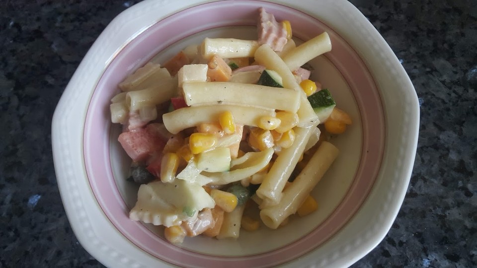 Frischer Sommer - Nudelsalat von Sylv1802 | Chefkoch.de