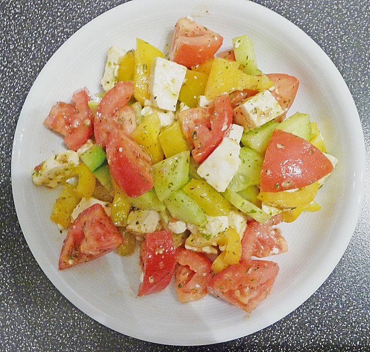 Griechischer Bauernsalat mit Schafskäse von FrlM | Chefkoch.de