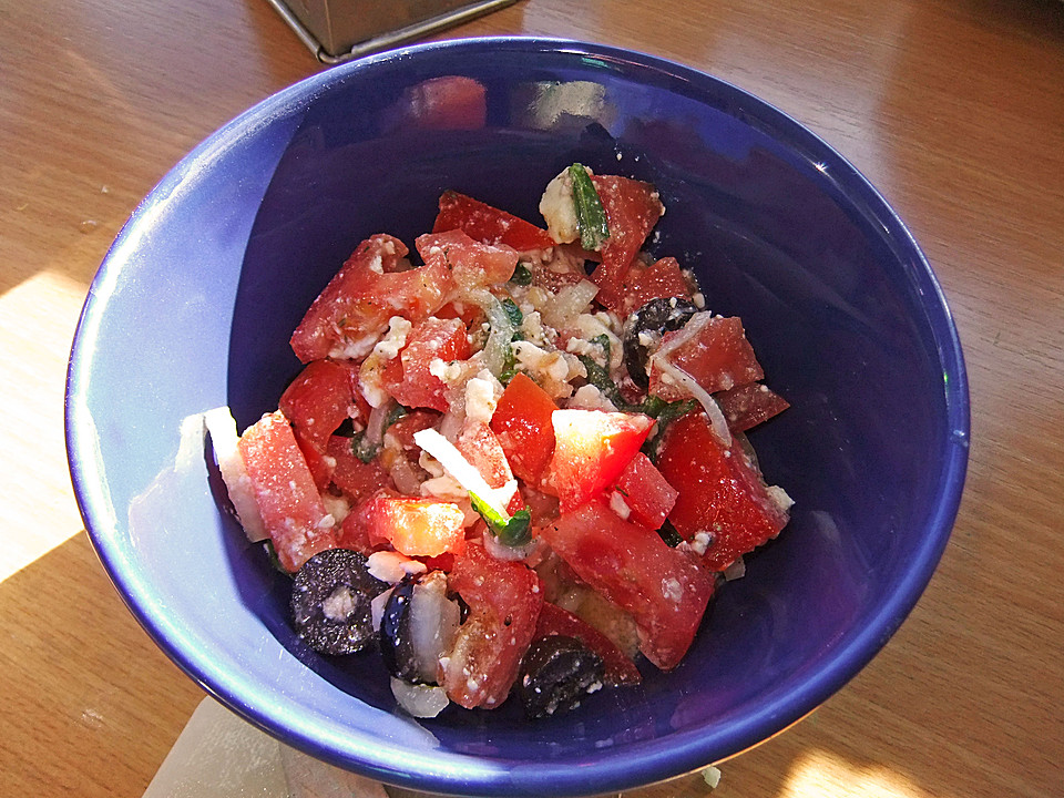 Griechischer Bauernsalat mit Schafskäse von FrlM | Chefkoch.de