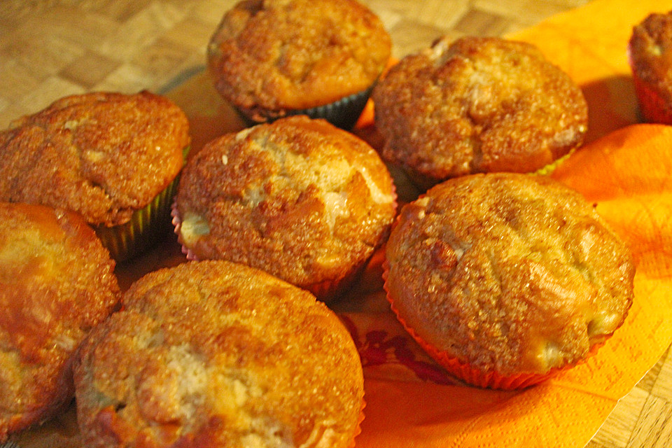 Rhabarber - Marzipan - Muffin mit Zimtkruste von Amarella | Chefkoch.de