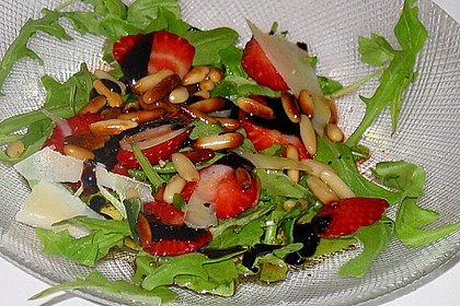Basilikum-Rucolasalat mit Erdbeeren 54
