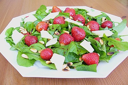 Basilikum-Rucolasalat mit Erdbeeren 44