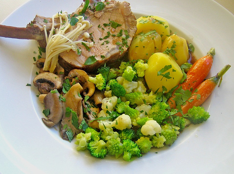 Kalbskarree mit buntem Gemüse von schrat | Chefkoch.de