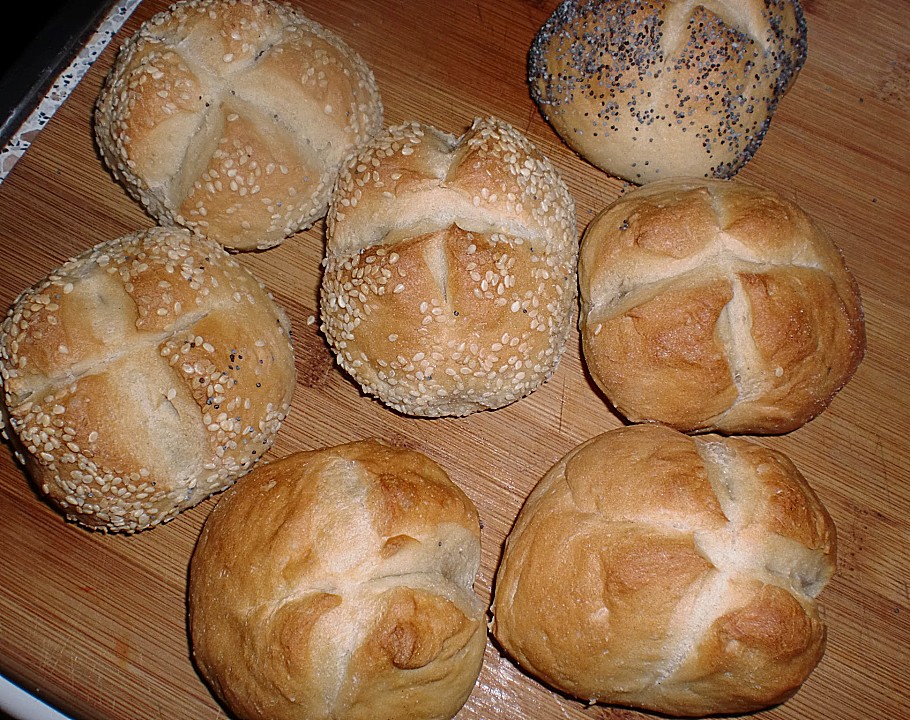 Knusprig-luftige Brötchen von inalina | Chefkoch.de