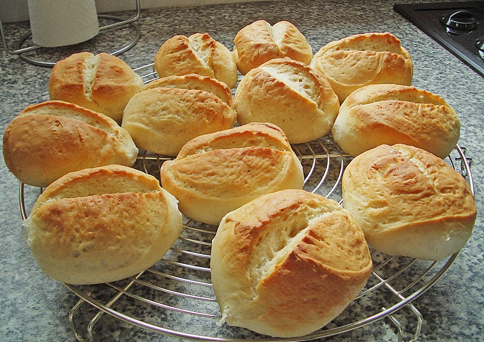 Knusprig-luftige Brötchen von inalina | Chefkoch.de