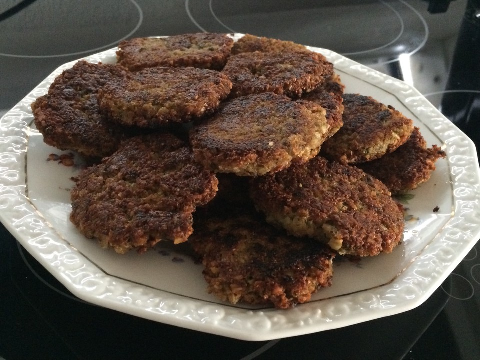 Grünkern - Frikadellen mit Joghurtsauce von andrea5763 | Chefkoch.de Grünkern - Frikadellen mit Joghurtsauce von andrea5763 | Chefkoch.de