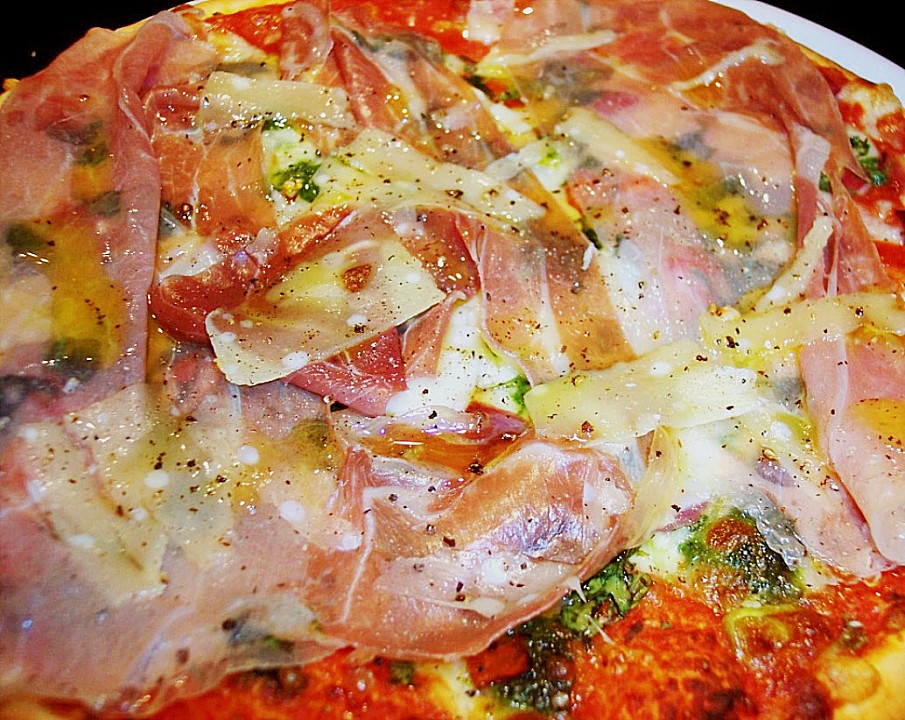 Pizza mit Rucola und Parmaschinken von Minkie | Chefkoch.de