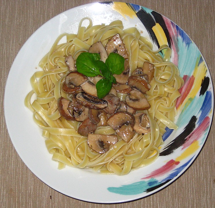 Spaghetti mit Champignon - Sahne - Soße von karaburun | Chefkoch.de