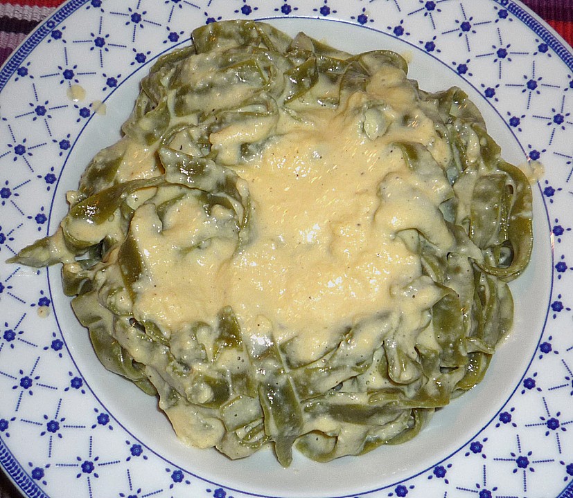 Grüne Nudeln mit 2 - Käse - Sauce von baumannsusi | Chefkoch.de