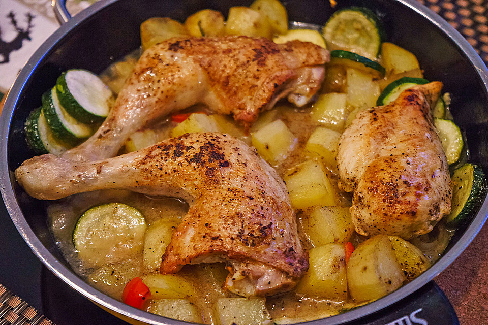 Spanische Hähnchenpfanne mit Kartoffeln und Zucchini von Sivi | Chefkoch.de
