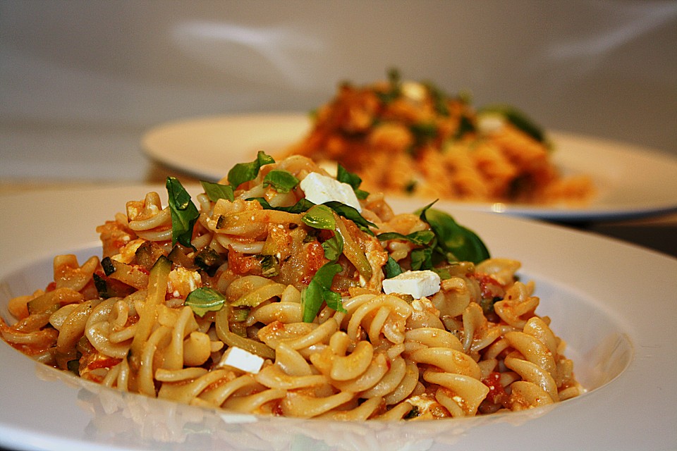 Nudeln mit Zucchini - Schafkäse - Sauce von rosinchen2904 | Chefkoch.de