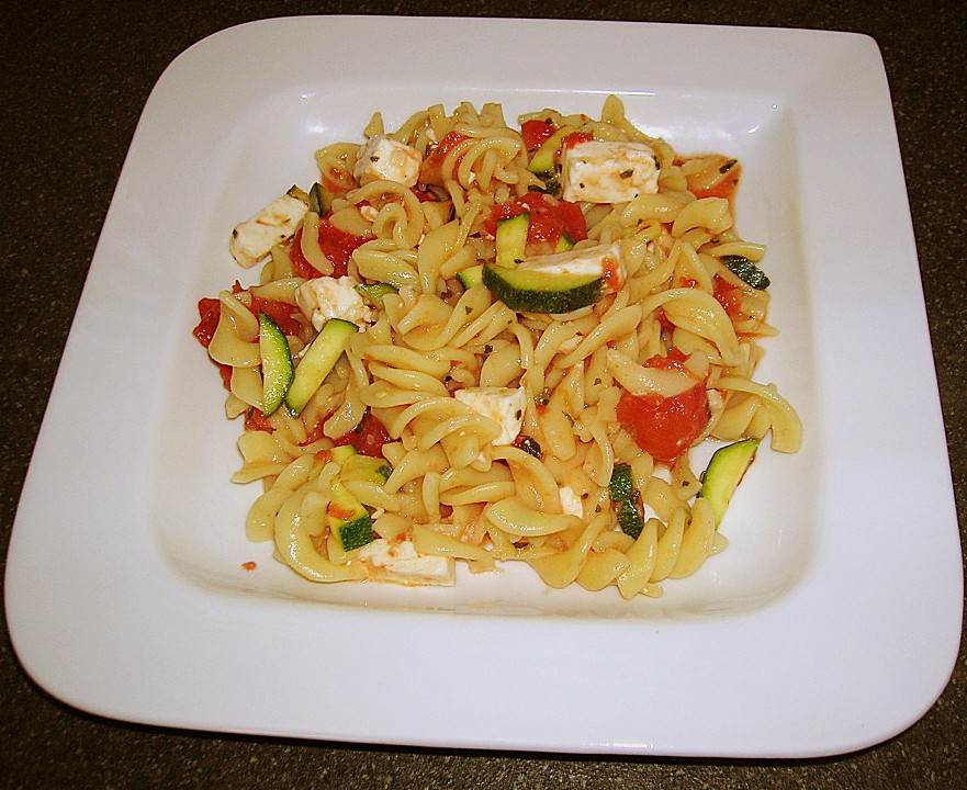 Nudeln mit Zucchini - Schafkäse - Sauce von rosinchen2904 | Chefkoch.de