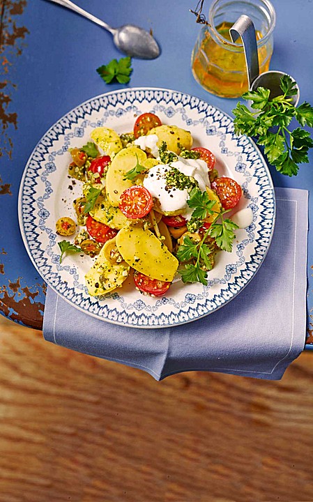 Kartoffel - Tomaten - Salat mit Pesto - Vinaigrette von Nicoletto ...