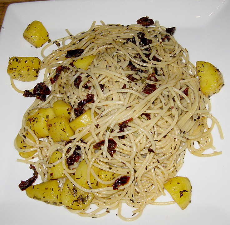 Spaghetti mit Kartoffeln und getrockneten Tomaten von Nic7 | Chefkoch.de