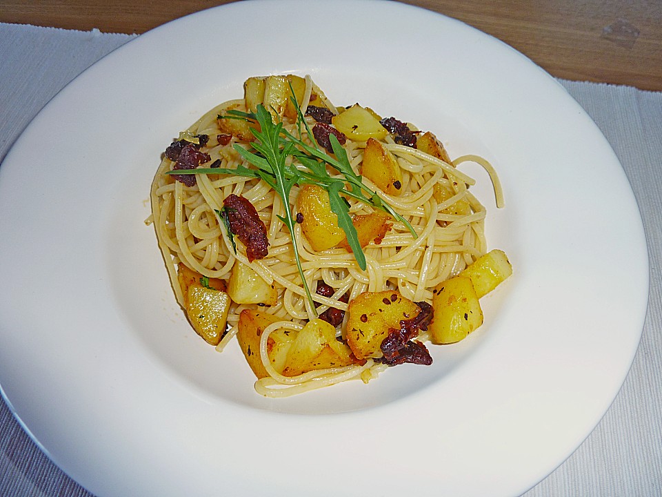 Spaghetti mit Kartoffeln und getrockneten Tomaten von Nic7 | Chefkoch.de