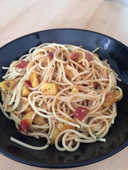 Spaghetti mit Kartoffeln und getrockneten Tomaten von Nic7 | Chefkoch.de