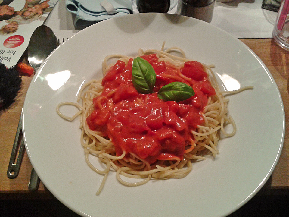 Spaghetti mit fruchtiger Tomatensauce von papawhiskey | Chefkoch.de