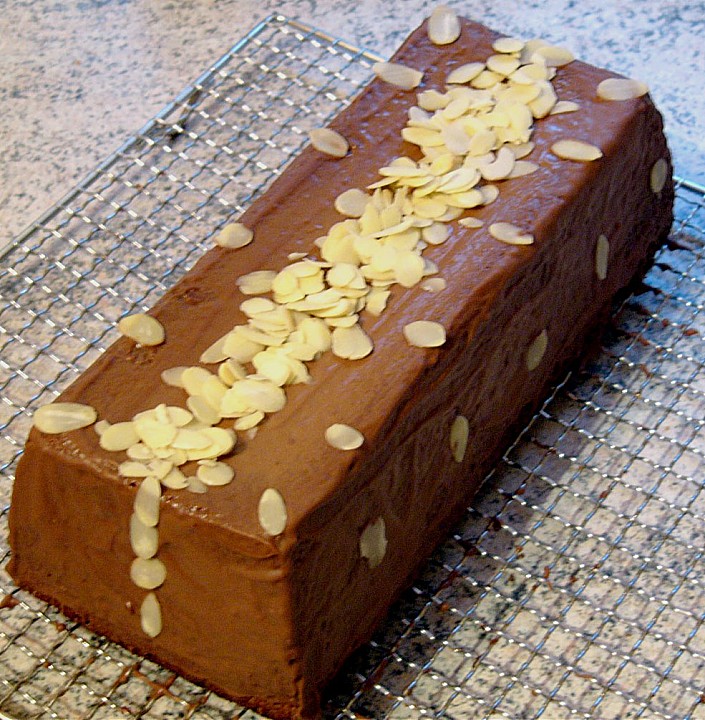 White Chocolate Almond Cake von alina1st Chefkoch.de