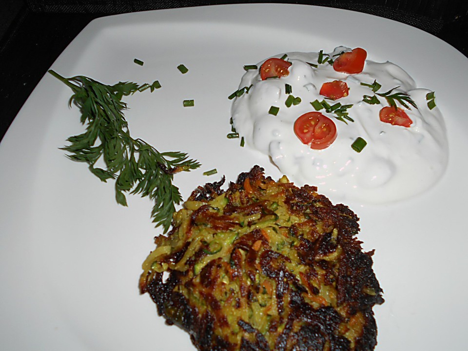 Gemüse - Puffer mit Tomatenquark von stanze | Chefkoch.de