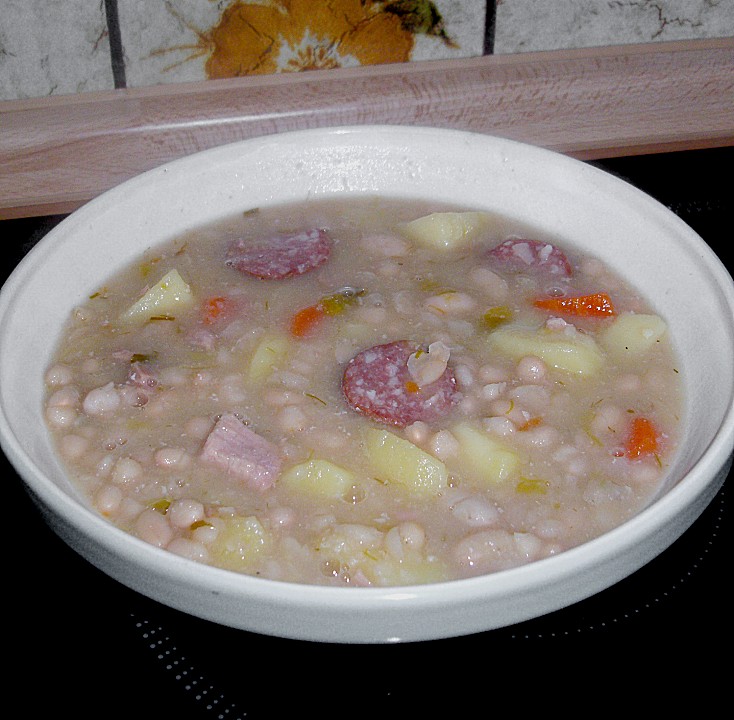 Westfälische weiße Bohnensuppe Omas Art von Schwalbe | Chefkoch.de Westfälische weiße Bohnensuppe Omas Art von Schwalbe | Chefkoch.de