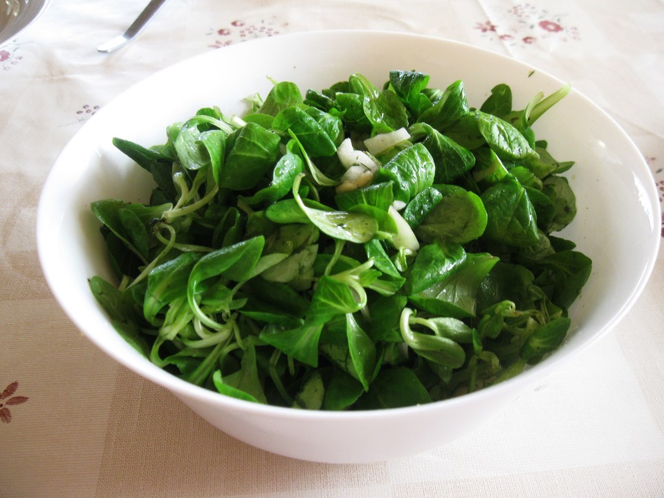 Feldsalat mit Dressing von schnuckie79 | Chefkoch.de