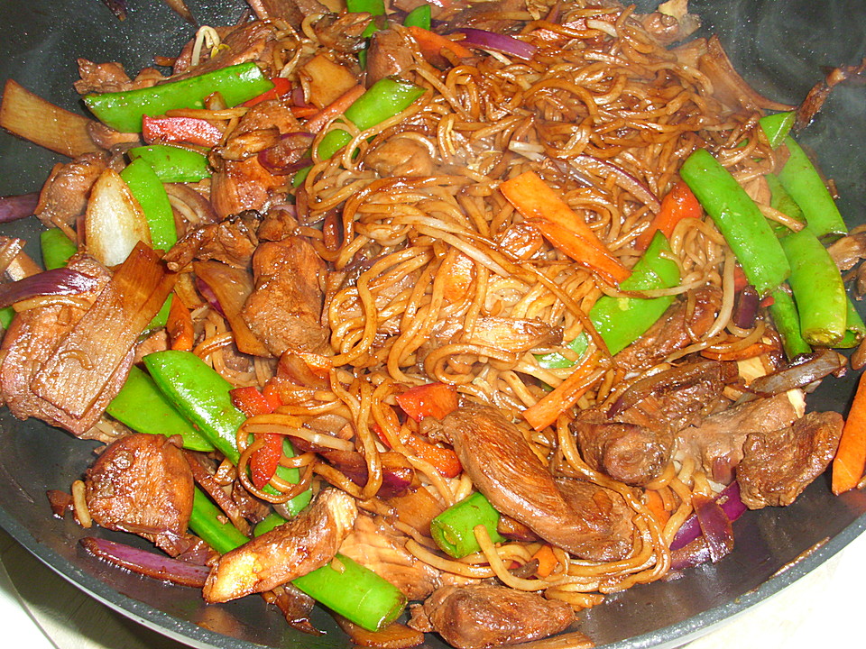 Gebratene Nudeln mit Hähnchenfleisch von Surina | Chefkoch.de