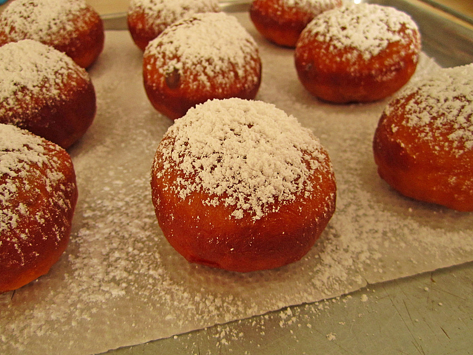 Krapfen mit Rumrosinen von Pachira | Chefkoch.de Krapfen mit Rumrosinen von Pachira | Chefkoch.de