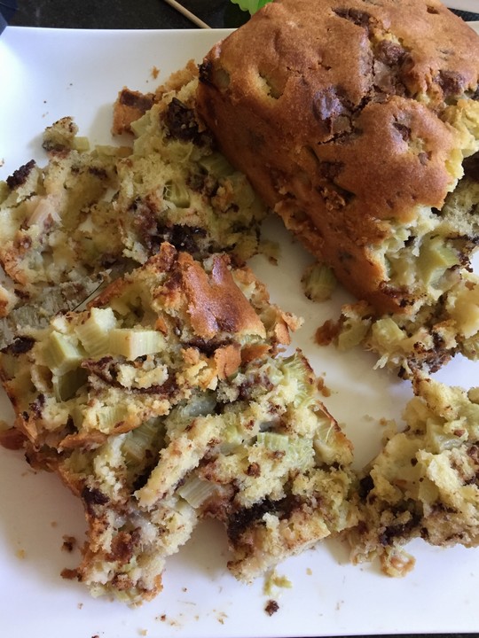 Saftiger Rhabarber - Schoko - Kuchen von Estrellaks | Chefkoch.de