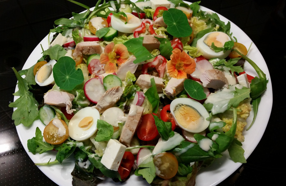 Bunter Salat mit Putenbruststreifen von mwacker | Chefkoch.de