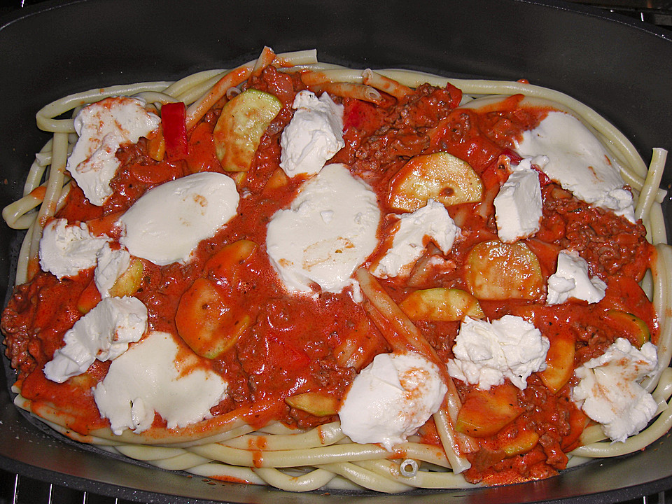Italienischer Nudelauflauf mit Tomate, Mozzarella und Zucchini von ...
