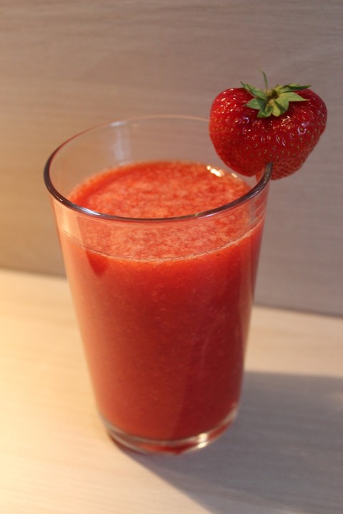 Erdbeerlimonade mit frischen Erdbeeren von schmausimausi | Chefkoch.de