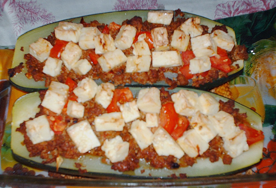 Gefüllte Zuccini mit Hackfleisch und Fetakäse von ploschi01 | Chefkoch.de