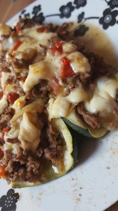 Gefüllte Zuccini mit Hackfleisch und Fetakäse von ploschi01 | Chefkoch.de