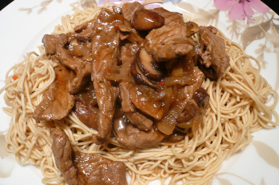 Rindergeschnetzeltes mit Champignons von bakis | Chefkoch.de