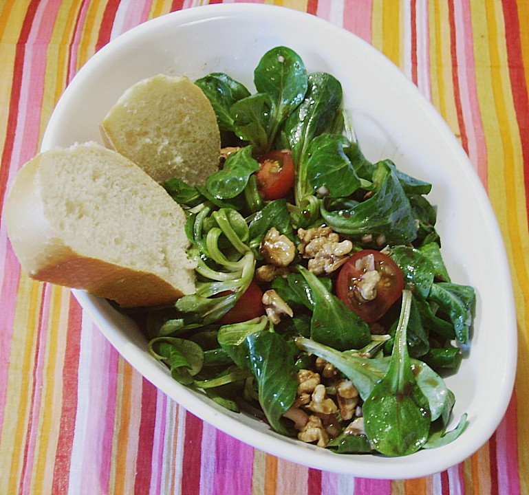 Feldsalat mit Kirschtomate und Walnuss von Kameliendame | Chefkoch.de