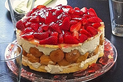 Windbeutel-Torte 125