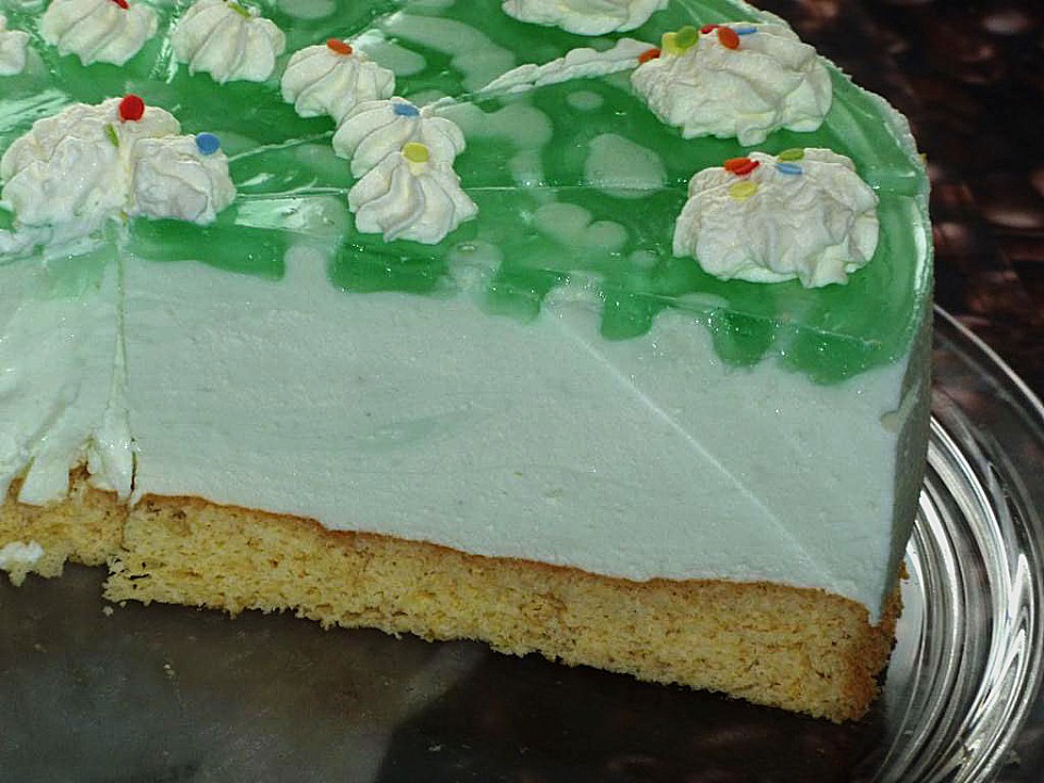 Mai - Torte mit Waldmeister Dickmilch Creme von polsterratte | Chefkoch.de