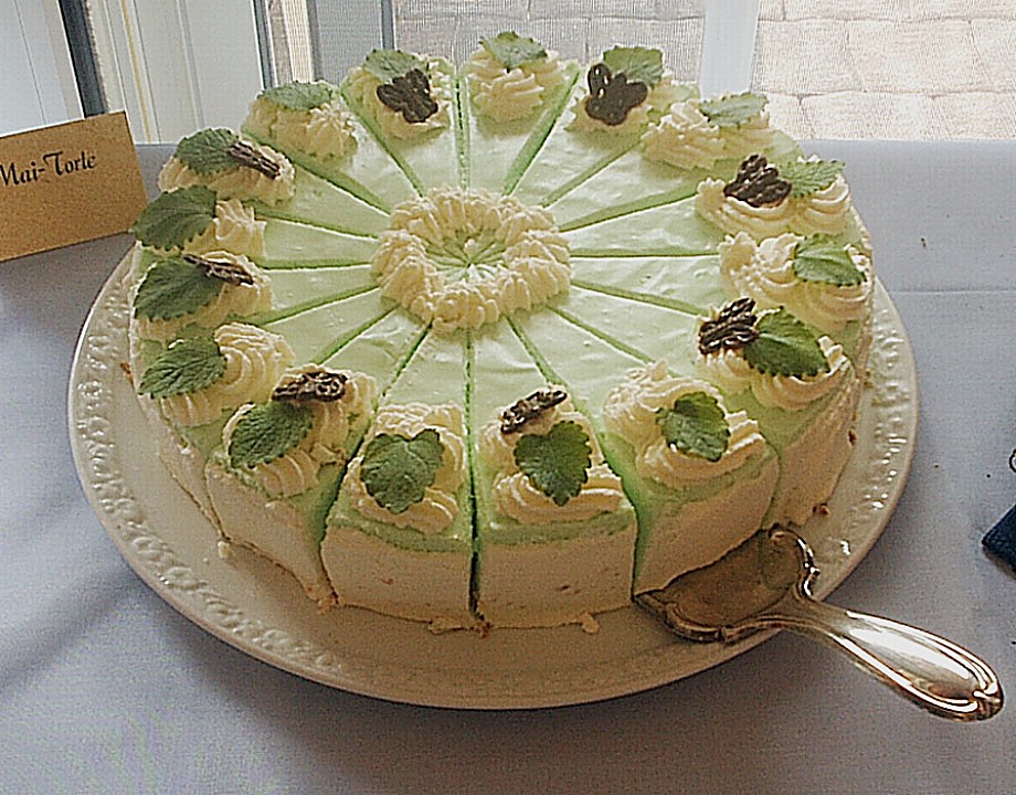 Mai - Torte mit Waldmeister Dickmilch Creme von polsterratte | Chefkoch.de